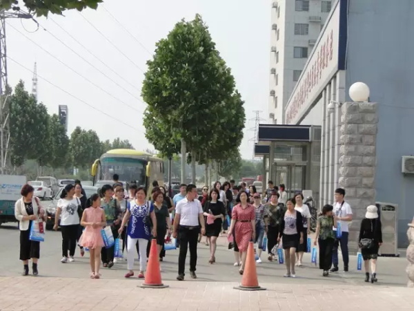 平原县女子创业协会来到华达汽车产业园参观学