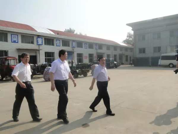 【一把尺子量到底，依法行政】县长袁志勇视察