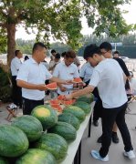 平原华达驾校｜盛夏酷暑送清凉，西瓜清甜沁人心
